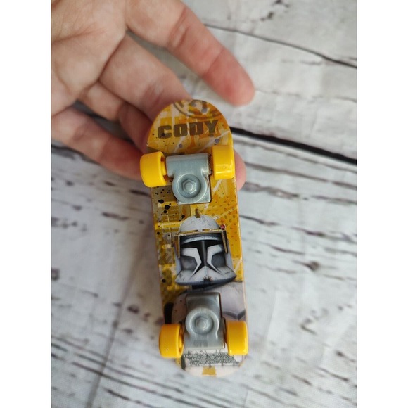 Star Wars 2010 Clone Wars Finger Board Obi-Wan & Cody McDonalds Skateboard - Picture 3 of 4